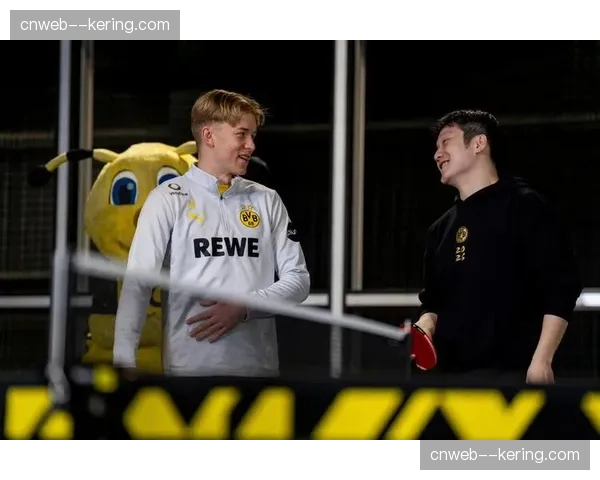 多特蒙德训练向媒体开放,球队重点演练定位球攻防 多特蒙德训练向媒体开放,球队重点演练定位球攻防